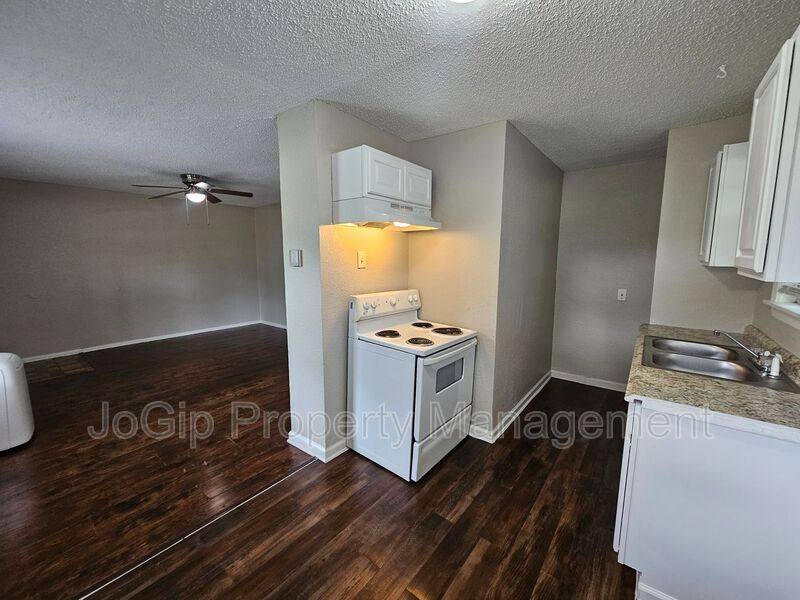 Apartment for rent at 6365 Hollis Ave, Dallas, TX 75227