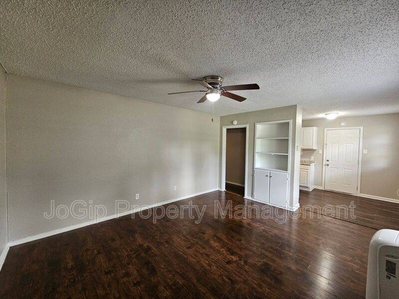 Apartment for rent at 6365 Hollis Ave, Dallas, TX 75227