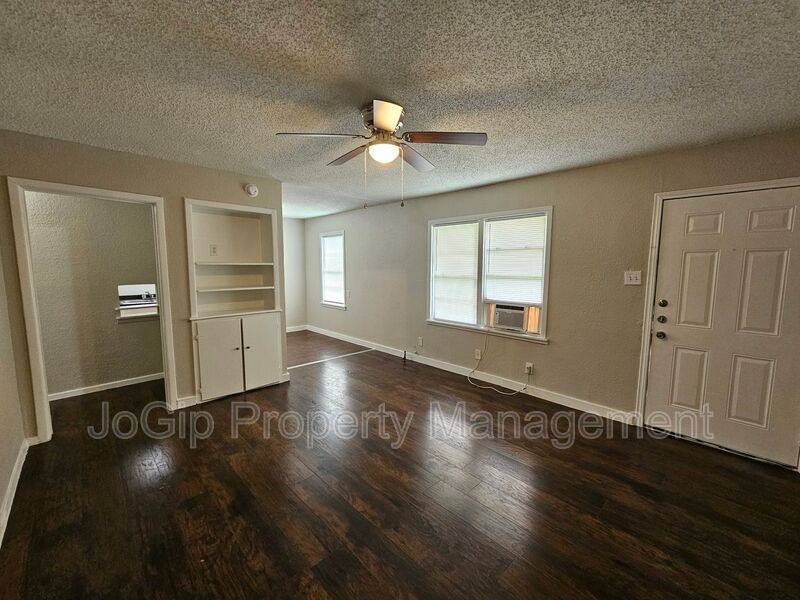 Apartment for rent at 6403 Hollis Ave, Dallas, TX 75227