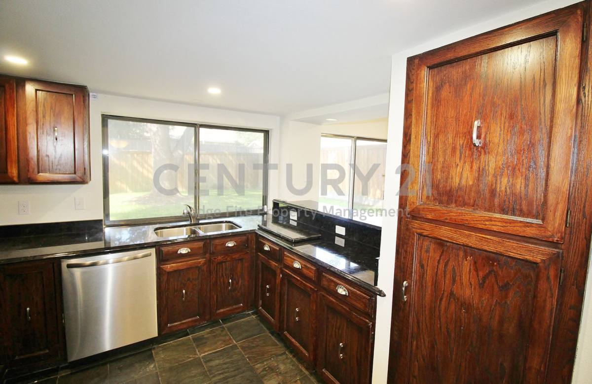 House for rent at 822 Via Valencia, Mesquite, TX 75150