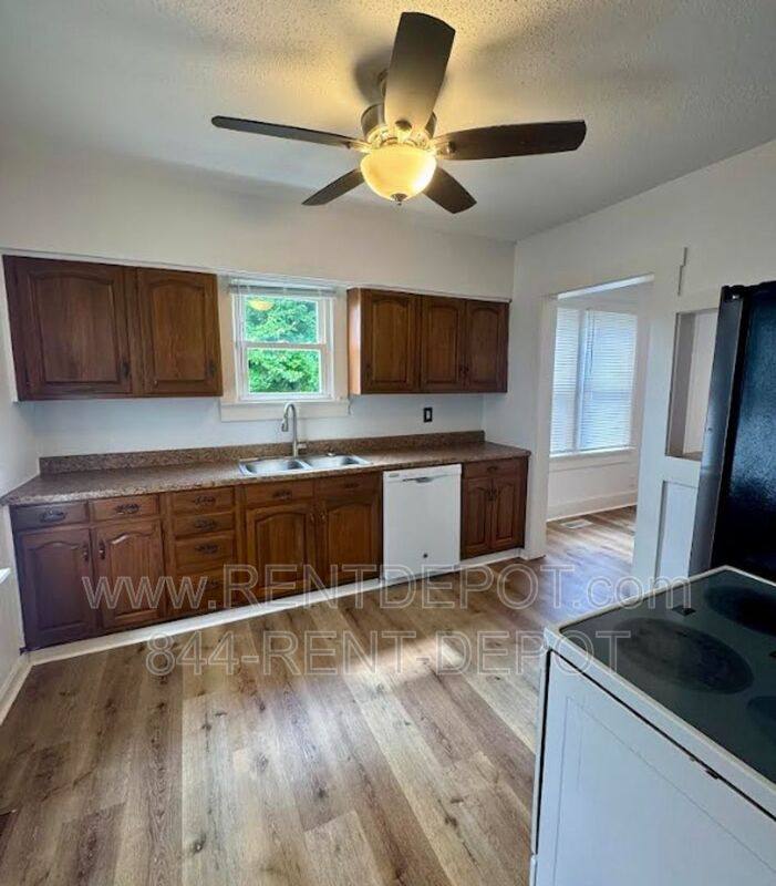 House for rent at 32 W Tennessee St, Evansville, IN 47710