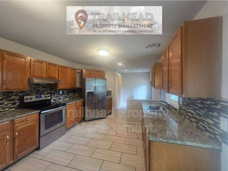 House for rent at 13629 Applewood Dr, Grandview, MO 64030