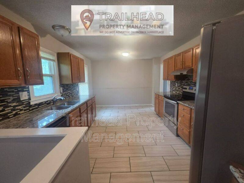 House for rent at 13629 Applewood Dr, Grandview, MO 64030