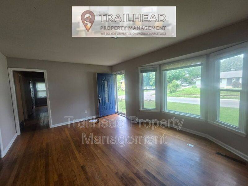 House for rent at 13629 Applewood Dr, Grandview, MO 64030