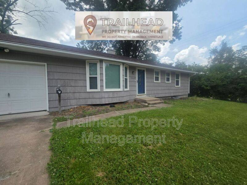 House for rent at 13629 Applewood Dr, Grandview, MO 64030