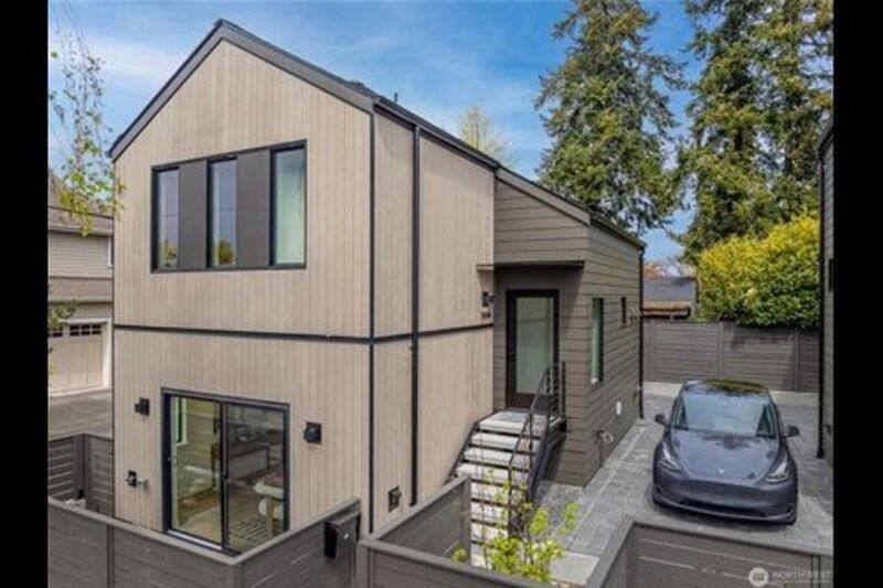 Townhouse for rent at 2806 W Dravus St, Seattle, WA 98199