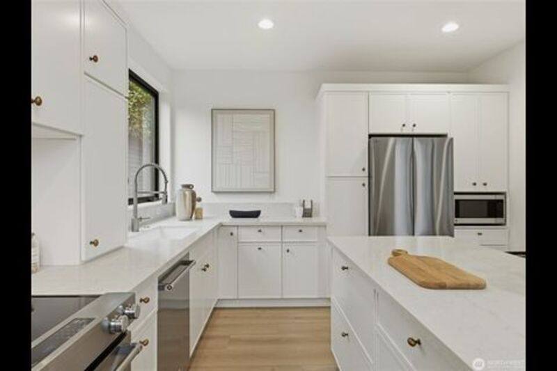 Townhouse for rent at 2806 W Dravus St, Seattle, WA 98199