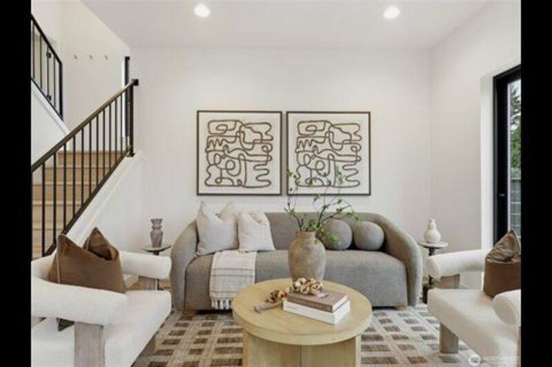Townhouse for rent at 2806 W Dravus St, Seattle, WA 98199