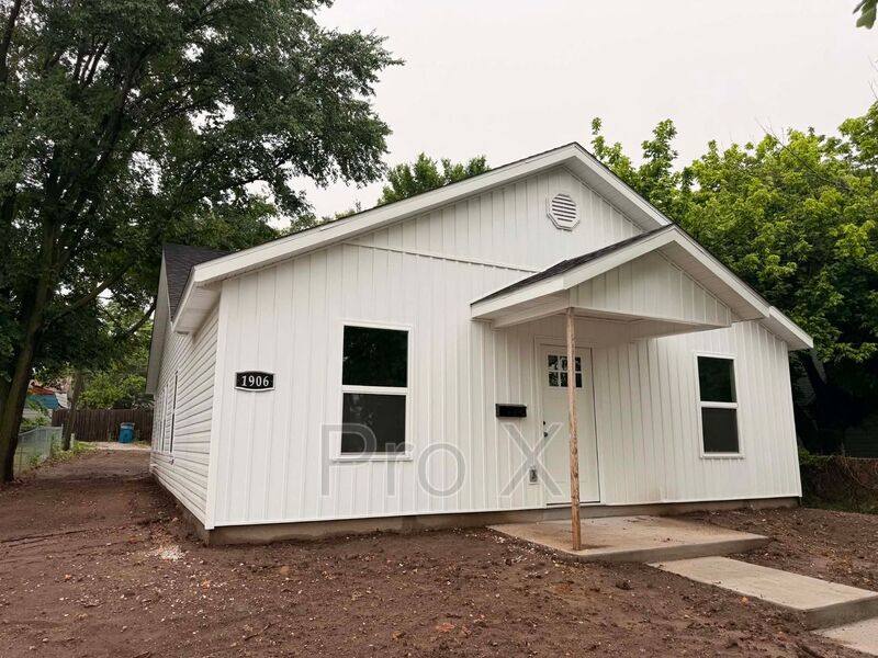 House for rent at 1906 Missouri Ave, Joplin, MO 64804