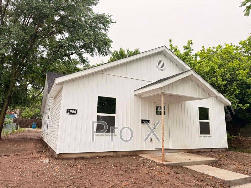 House for rent at 1906 Missouri Ave, Joplin, MO 64804
