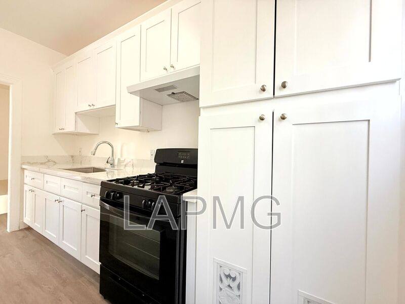 House for rent at 2941-2943 1 2 W 11th St, Los Angeles, CA 90006