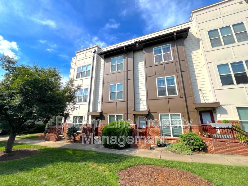 Townhouse for rent at 841 Seigle Point Dr, Charlotte, NC 28204