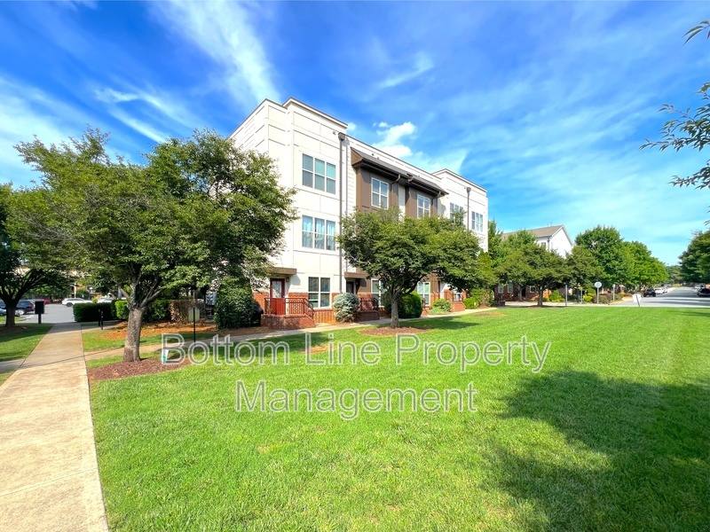 Townhouse for rent at 841 Seigle Point Dr, Charlotte, NC 28204