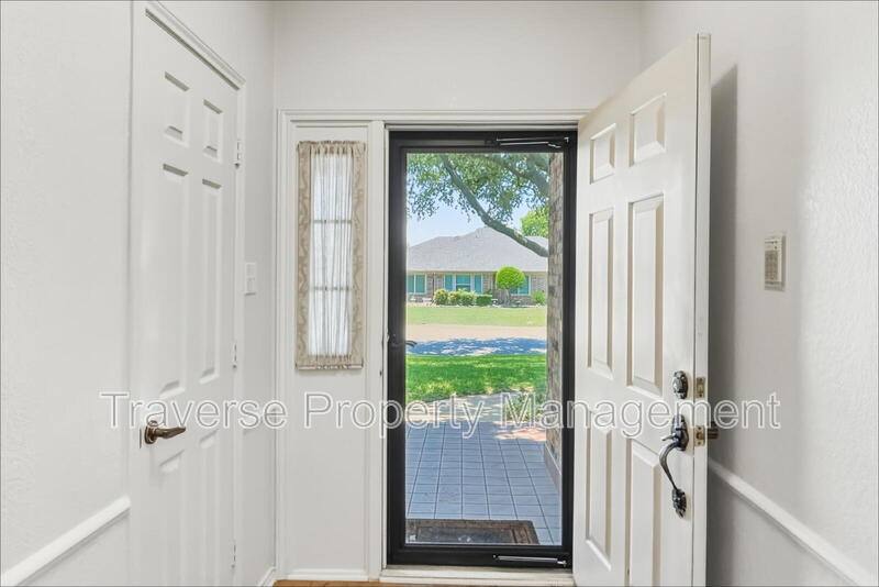 Townhouse for rent at 5407 Ledgestone Dr #5405, Fort Worth, TX 76132