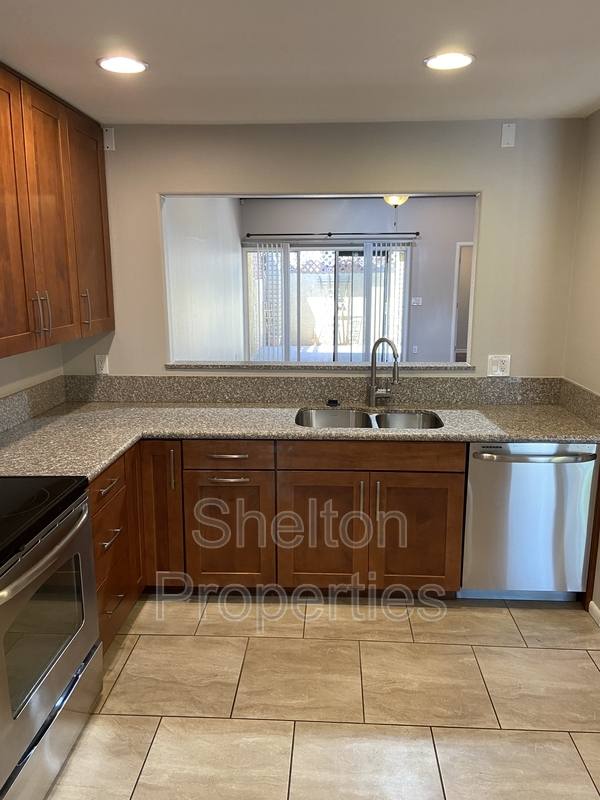 Townhouse for rent at 1262 E Avenida Hermosa, Phoenix, AZ 85014