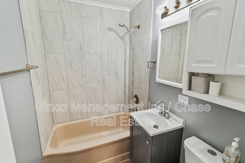 Apartment for rent at 17561 Hillside Lane, Homewood, IL 60430