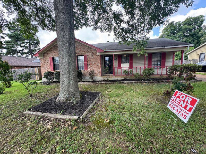 House for rent at 4811 Barkshire Dr, Memphis, TN 38141
