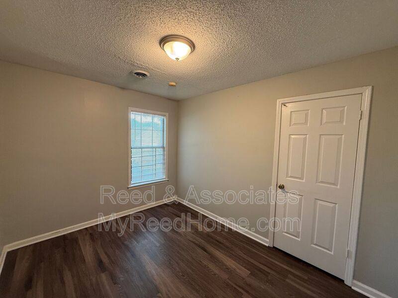 House for rent at 4811 Barkshire Dr, Memphis, TN 38141
