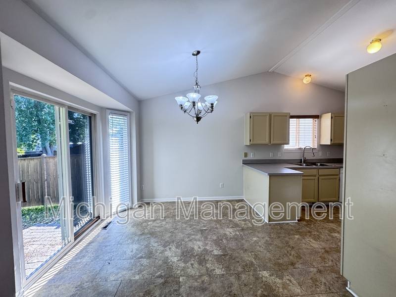 House for rent at 173 Algansee Dr, Troy, MI 48083