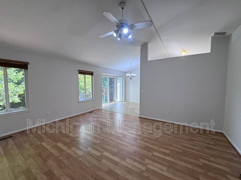 House for rent at 173 Algansee Dr, Troy, MI 48083