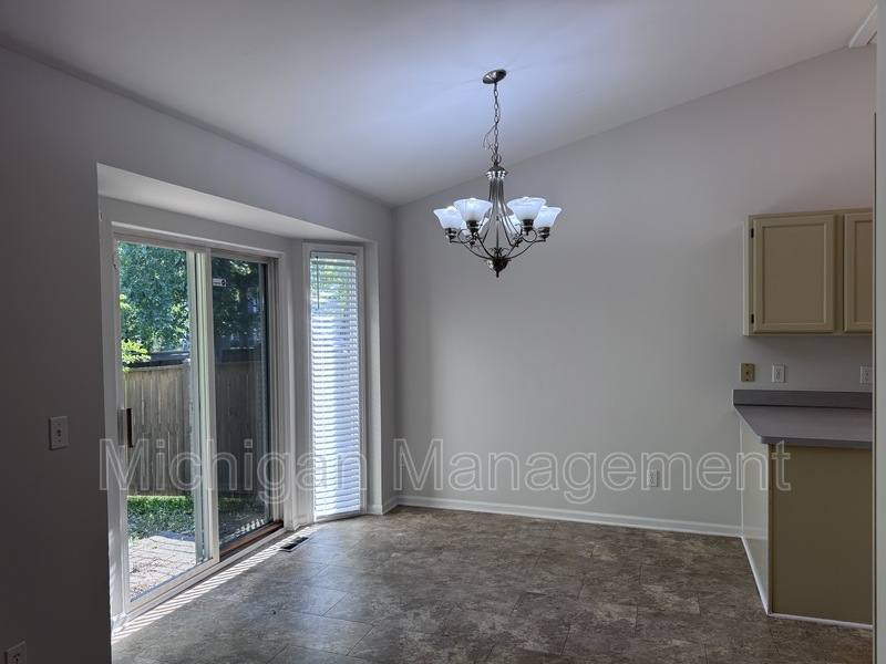 House for rent at 173 Algansee Dr, Troy, MI 48083