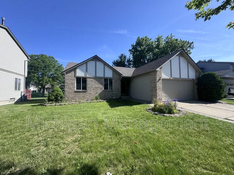 House for rent at 173 Algansee Dr, Troy, MI 48083