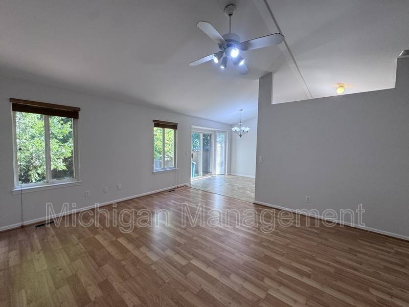 House for rent at 173 Algansee Dr, Troy, MI 48083