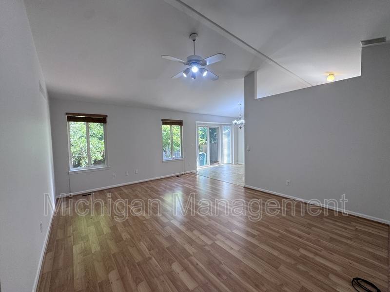 House for rent at 173 Algansee Dr, Troy, MI 48083