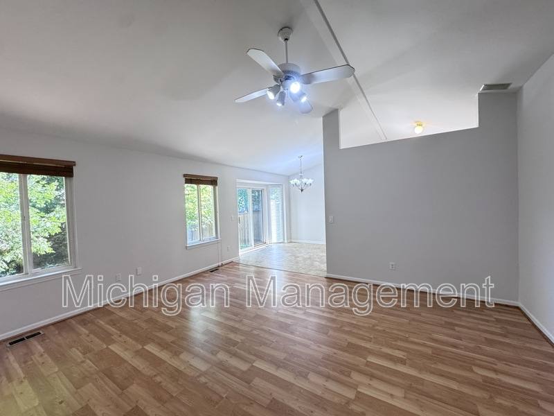 House for rent at 173 Algansee Dr, Troy, MI 48083