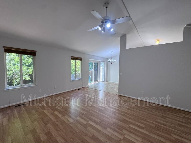 House for rent at 173 Algansee Dr, Troy, MI 48083