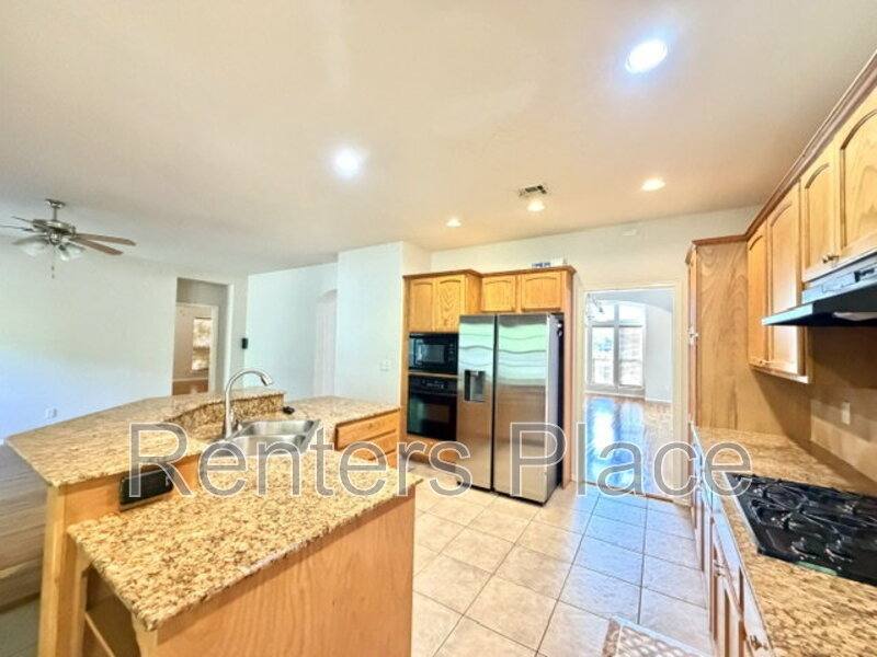 House for rent at 1012 S Desert Palm Ave, Broken Arrow, OK 74012