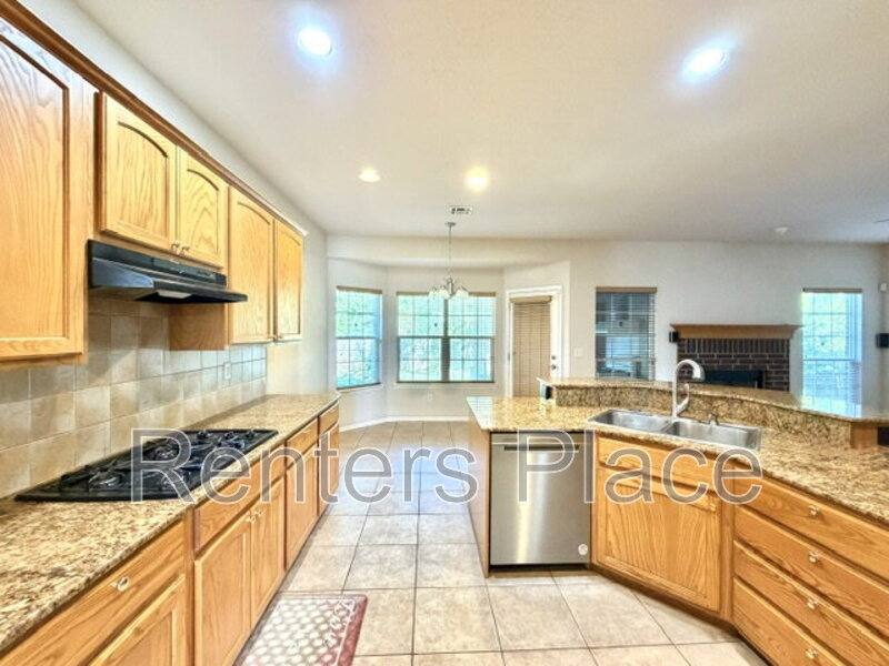 House for rent at 1012 S Desert Palm Ave, Broken Arrow, OK 74012