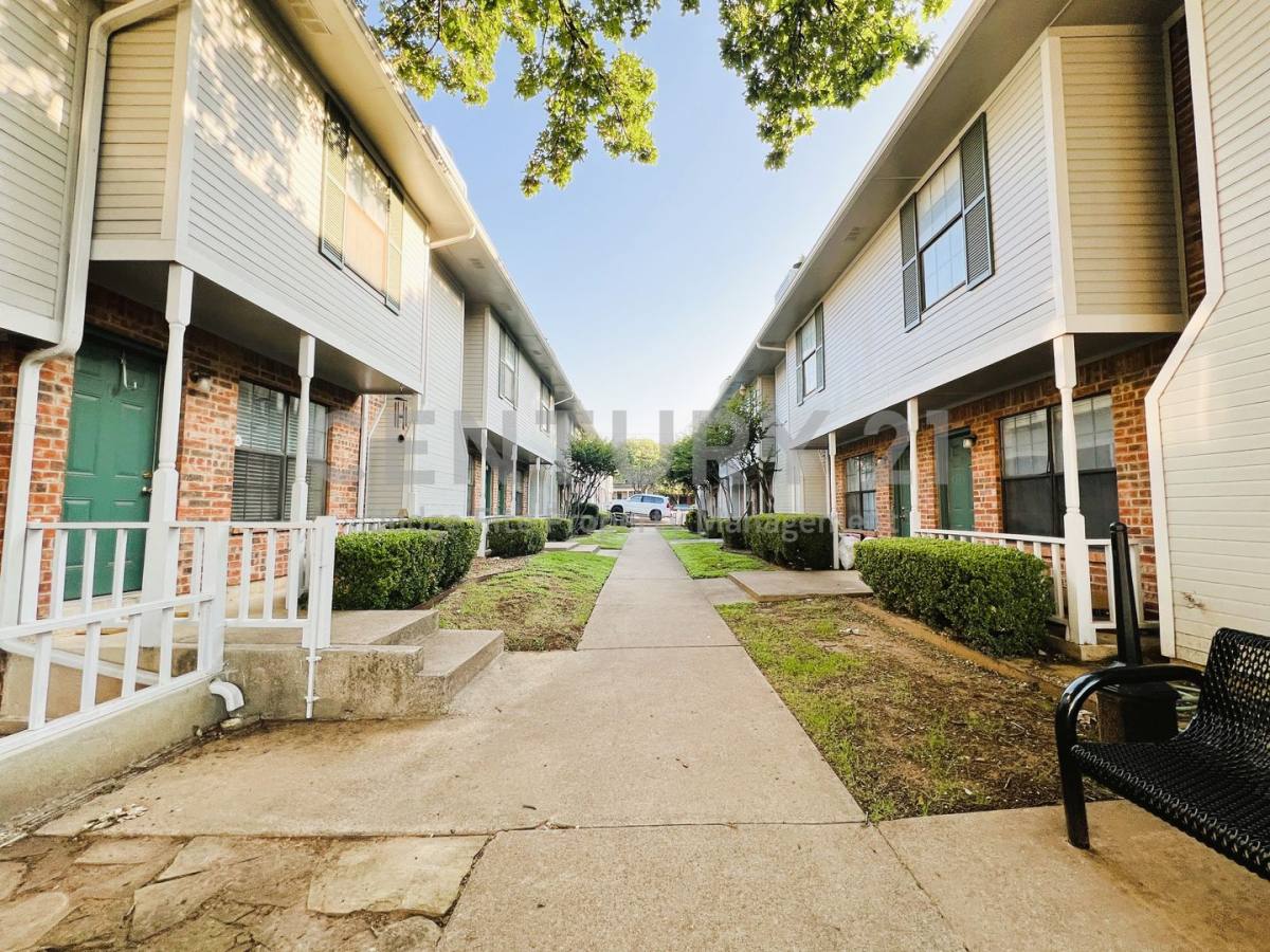 Apartment for rent at 929 W Hickory St, Denton, TX 76201