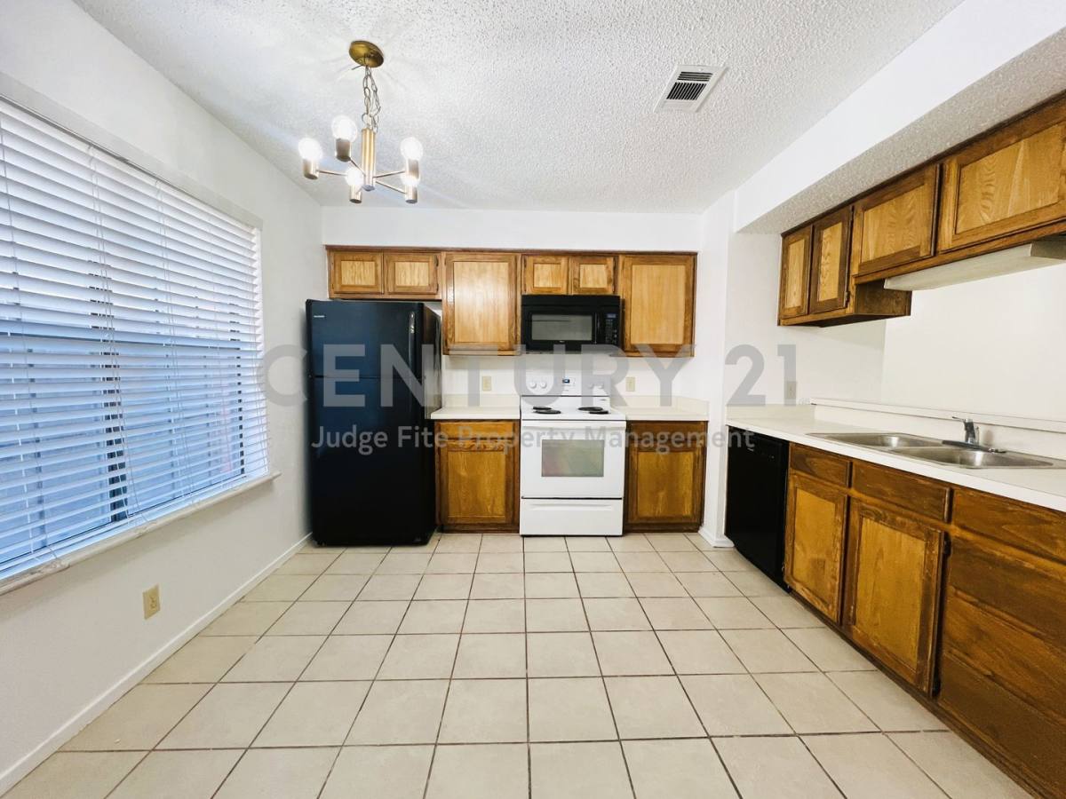 Apartment for rent at 929 W Hickory St, Denton, TX 76201
