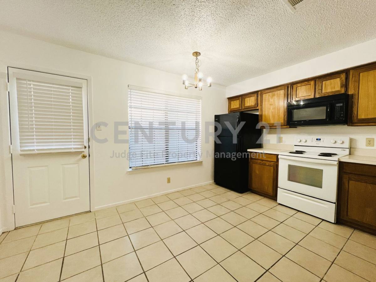 Apartment for rent at 929 W Hickory St, Denton, TX 76201