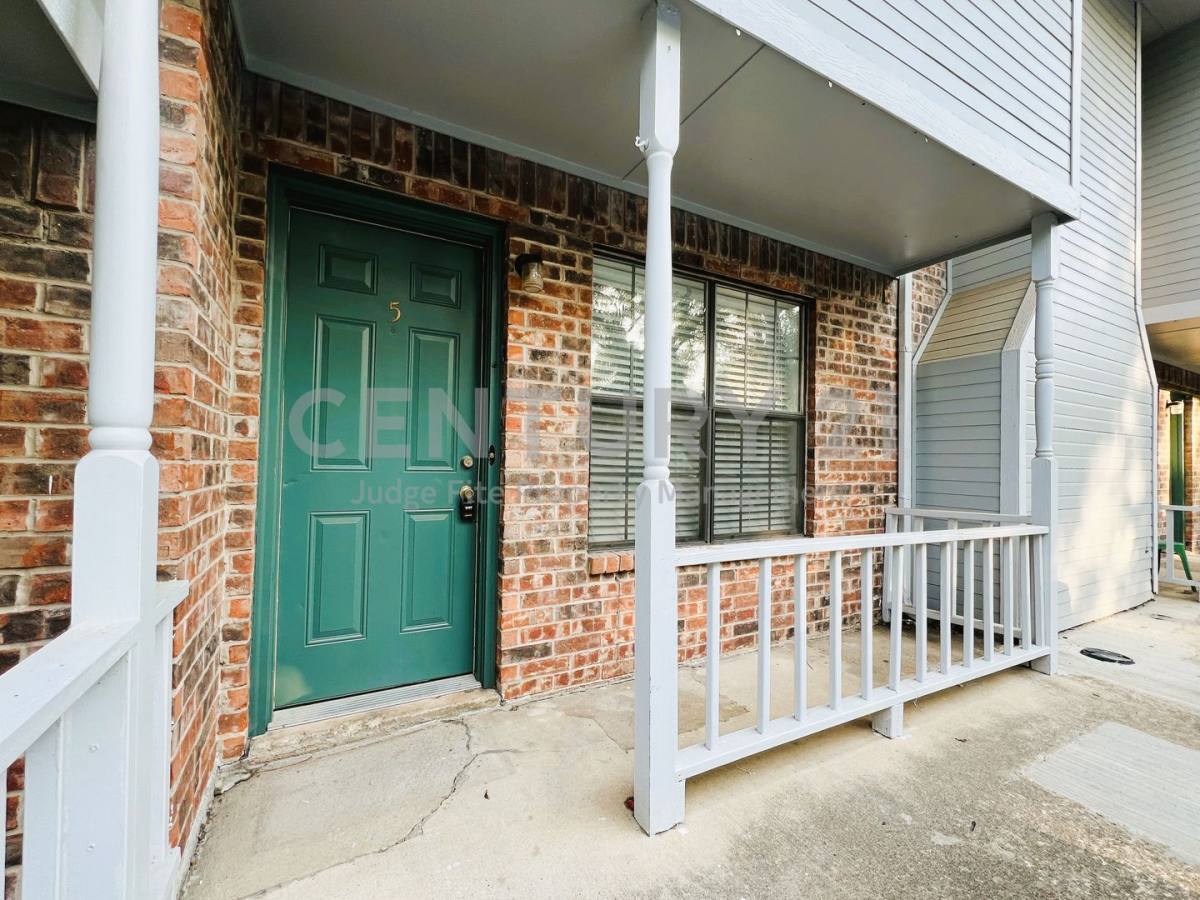 Apartment for rent at 929 W Hickory St, Denton, TX 76201