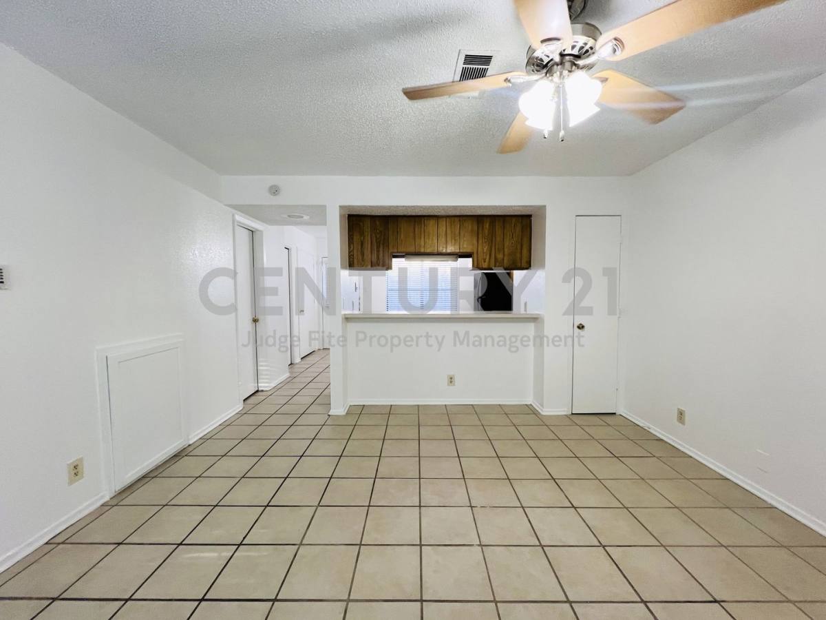 Apartment for rent at 929 W Hickory St, Denton, TX 76201