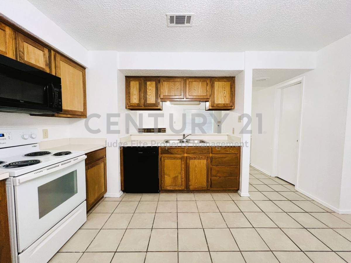 Apartment for rent at 929 W Hickory St, Denton, TX 76201