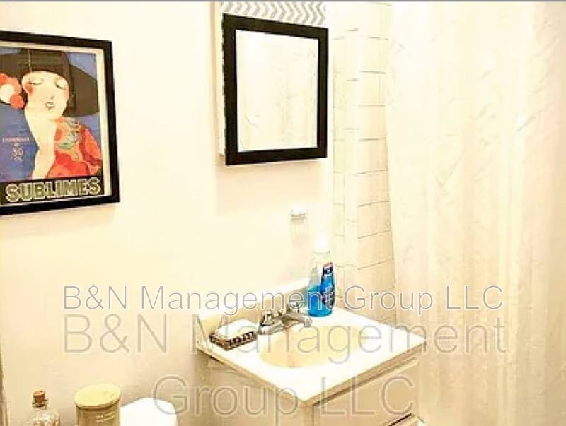 Apartment for rent at 1061 W Dakin #2, Chicago, IL 60613