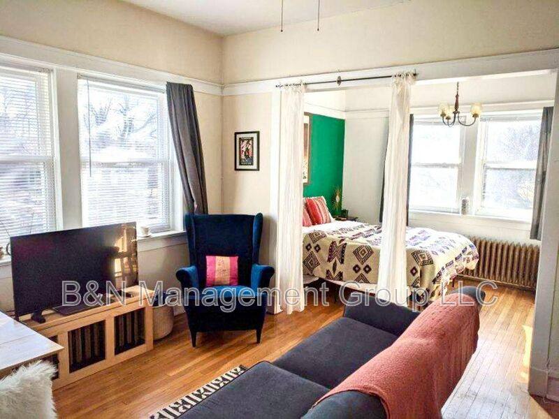 Apartment for rent at 1061 W Dakin #2, Chicago, IL 60613