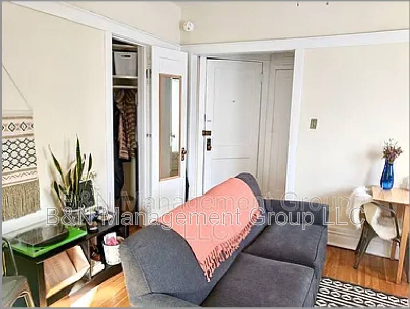 Apartment for rent at 1061 W Dakin #2, Chicago, IL 60613