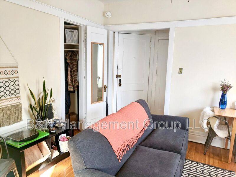 Apartment for rent at 1061 W Dakin #2, Chicago, IL 60613