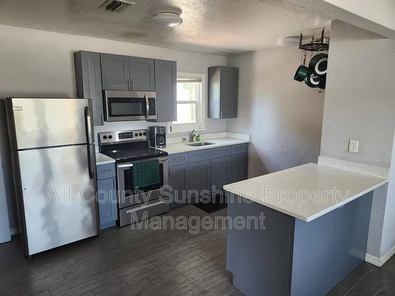 House for rent at 3312 17th St N, Saint Petersburg, FL 33713