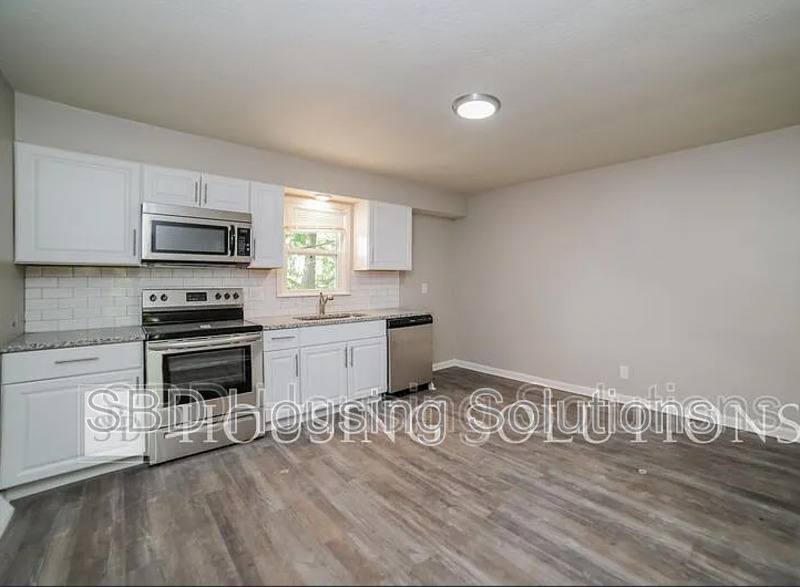 Apartment for rent at 11500 E Anderson St, Independence, MO 64054