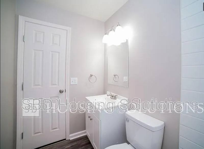 Apartment for rent at 11500 E Anderson St, Independence, MO 64054