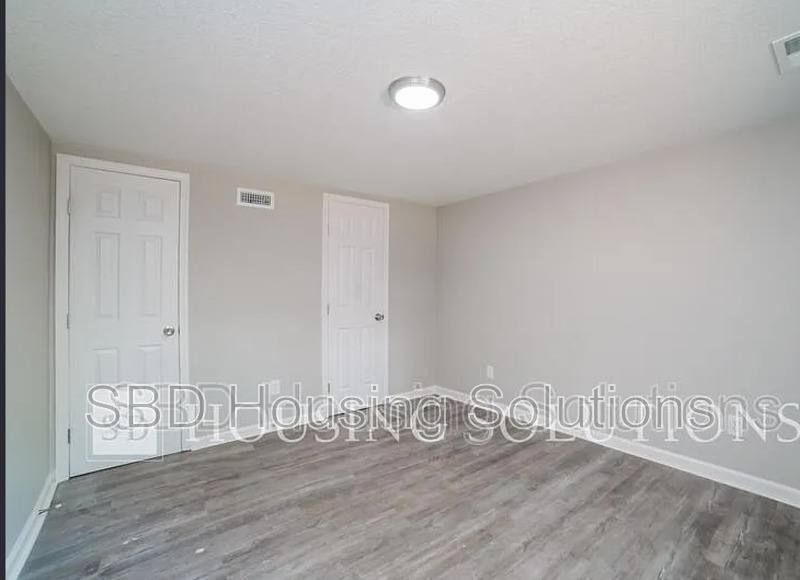Apartment for rent at 11500 E Anderson St, Independence, MO 64054