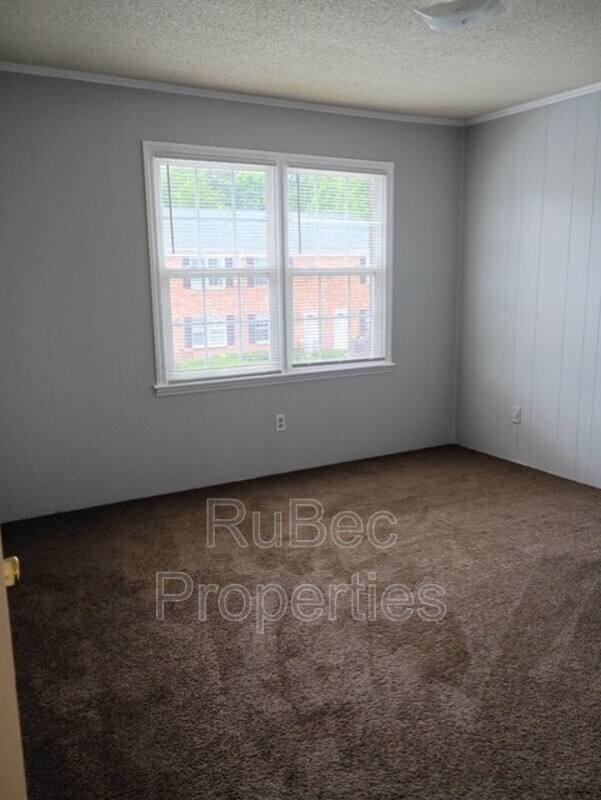 Townhouse for rent at 913 Nottingham Dr #33, Gastonia, NC 28054