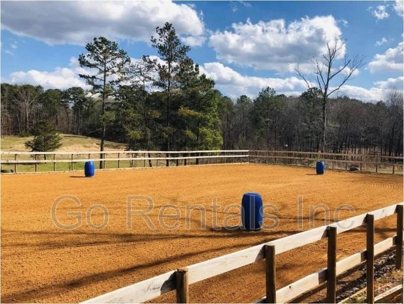 House for rent at 12839 Davis Creek Rd, McCalla, AL 35111