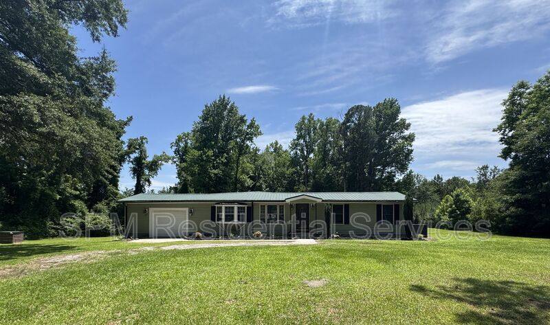 House for rent at 541 Evergreen Church Rd, Delco, NC 28436