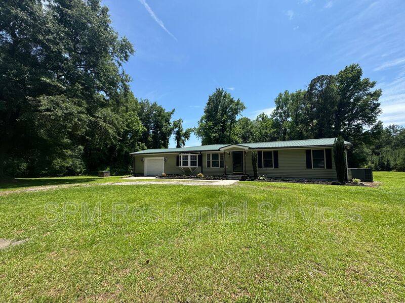 House for rent at 541 Evergreen Church Rd, Delco, NC 28436